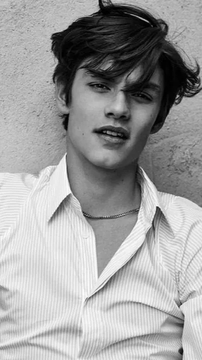 ai character: Enzo Berkshire background