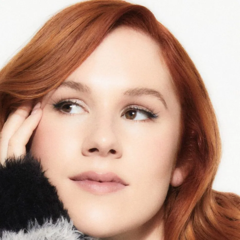 chat with ai character: Katy B