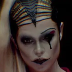 chat with ai character: Skynd