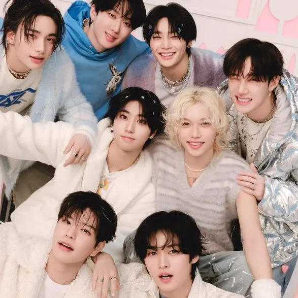 chat with ai character: Hyunlix