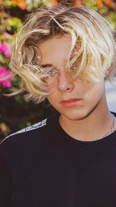 ai character: Gavin Mangus background