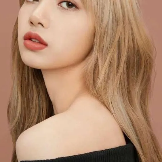 chat with ai character: Lisa