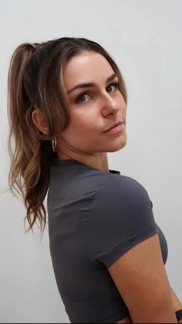 ai character: Shannon Langdon background