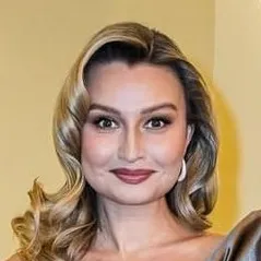 chat with ai character: Ebba Busch