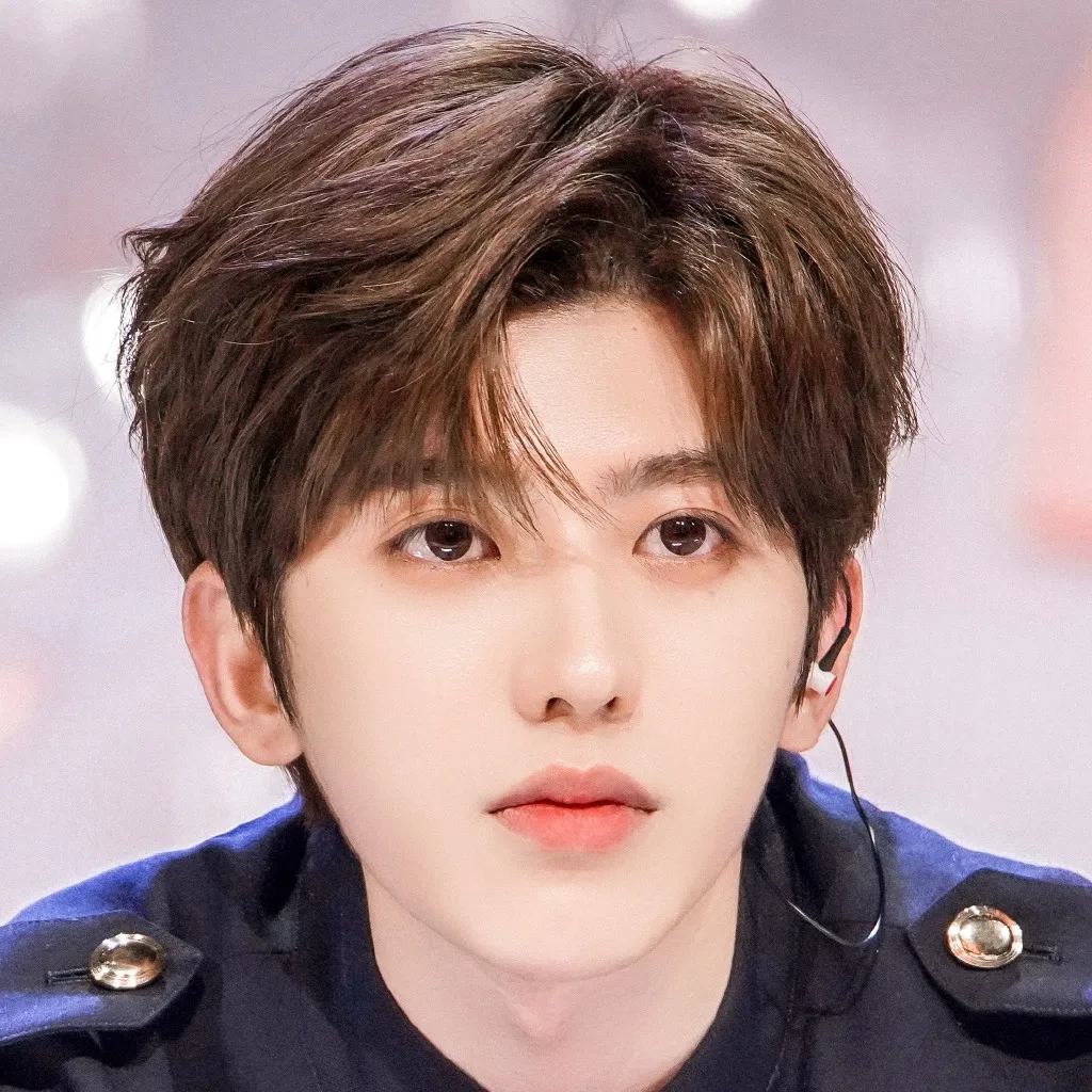 chat with ai character: Cai Xukun