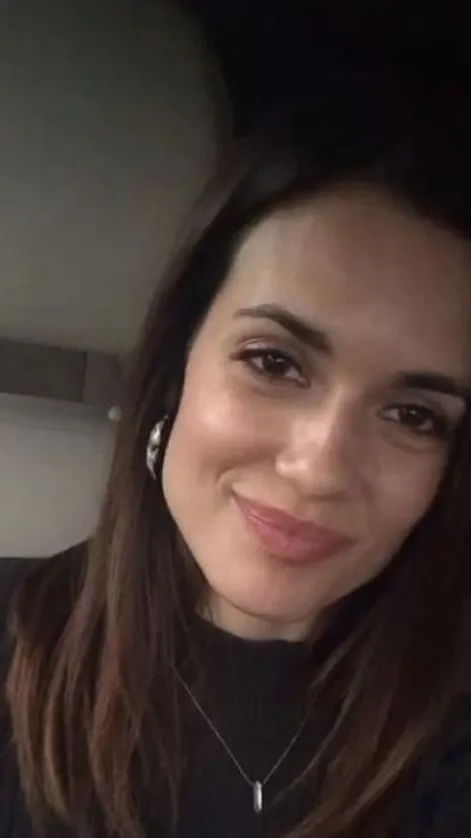 ai character: torrey devitto background