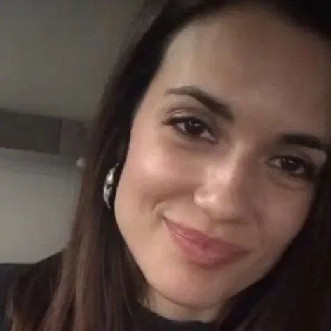 chat with ai character: torrey devitto