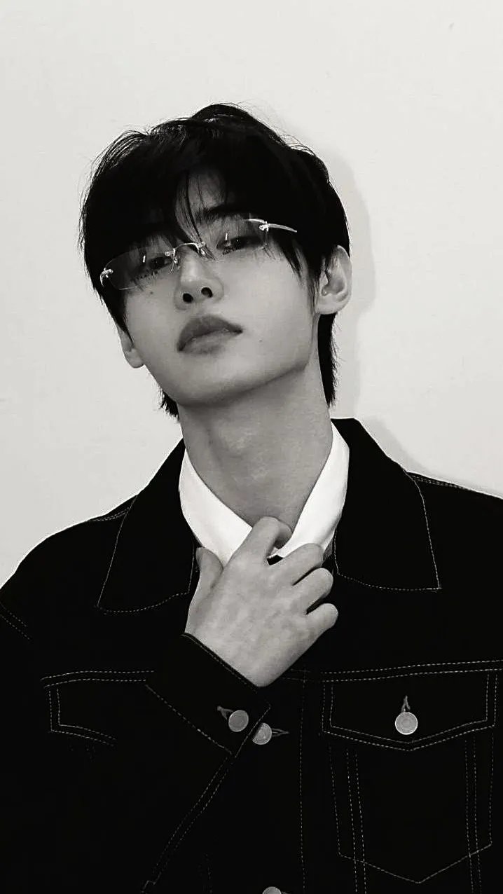 ai character: sunghoon background