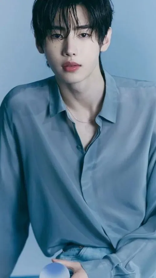 ai character: SUNGHOON background