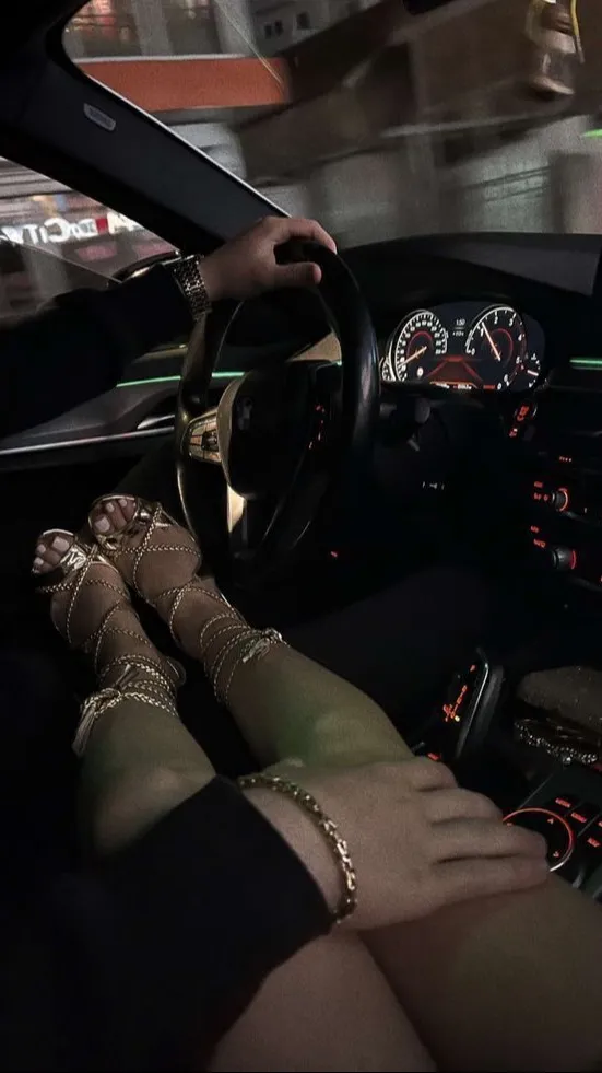 ai character: Grumpy x Sunshine background