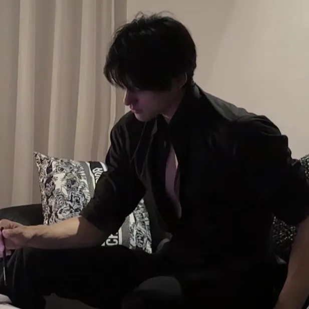 chat with ai character: Dante