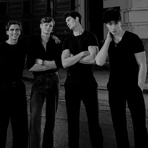 chat with ai character: Older Brothers