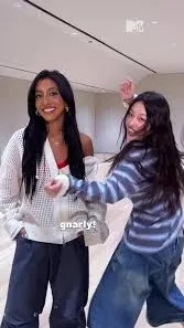 ai character: Lara!!☆ KATSEYE background