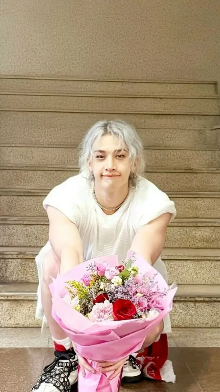 ai character: chan san Valentín background