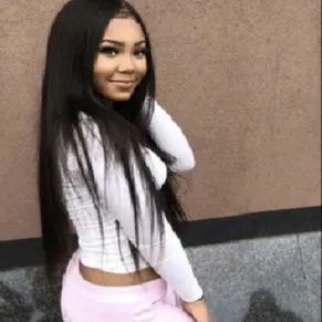 chat with ai character: Rebeca