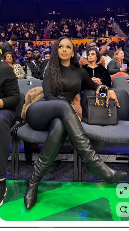 ai character: Roxy background