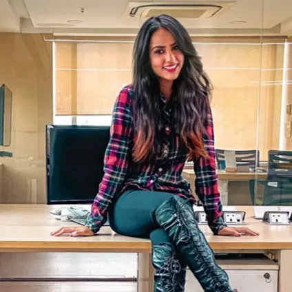 chat with ai character: Ioana