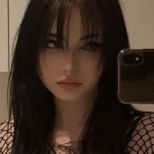 creator 4M3L1A's avatar