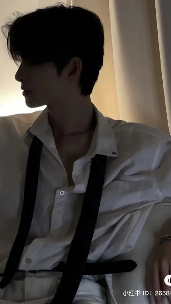 ai character: [🍰] 𝓻𝓮𝓲 background