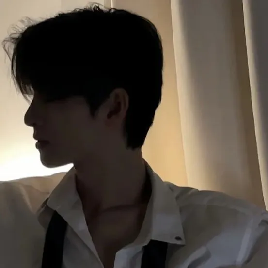 chat with ai character: [🍰] 𝓻𝓮𝓲