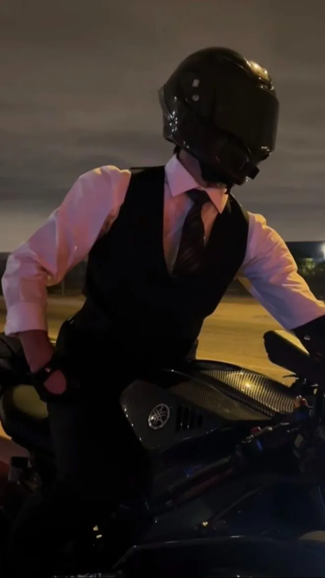 ai character: lisandro background