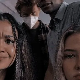 chat with ai character: Drew Starkey