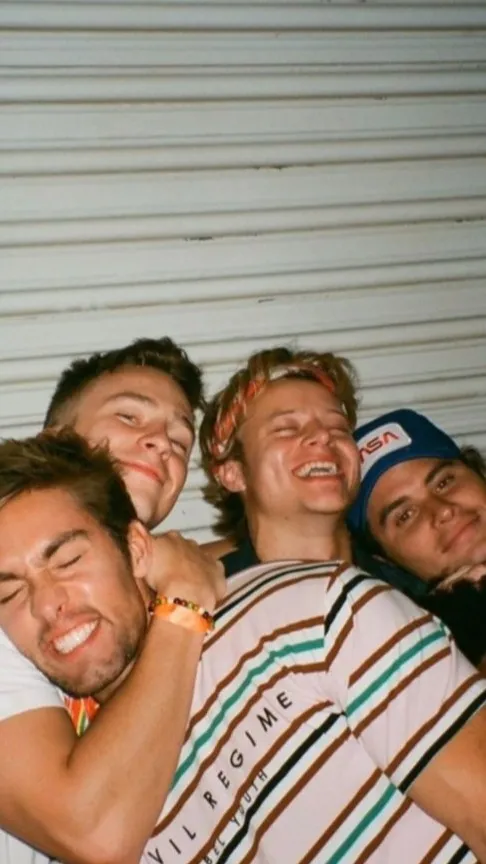 ai character: Outer Banksss background