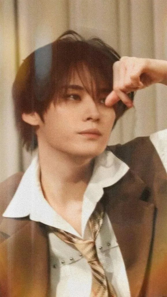 ai character: 𝐿𝑒𝑒 𝑀𝑖𝑛ℎ𝑜 background