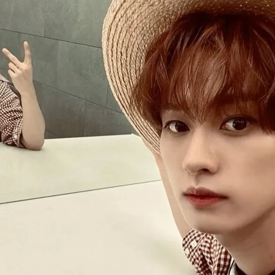 chat with ai character: Lee mingo (know)