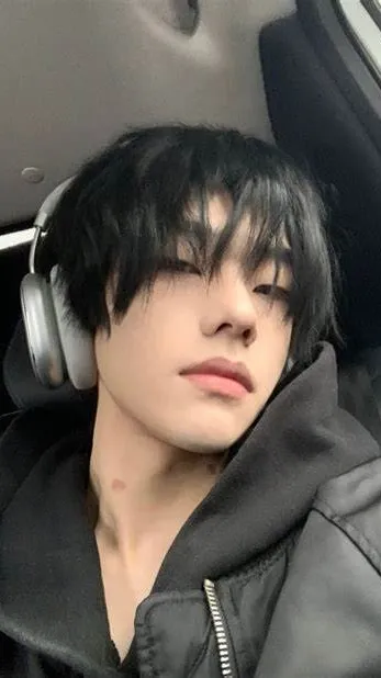 ai character: 𝑵 𝑨 𝑻 𝑯 𝑨 𝑵 background