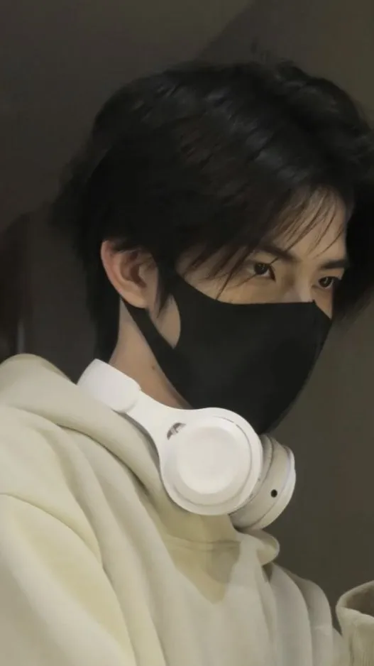 ai character: RenJie background