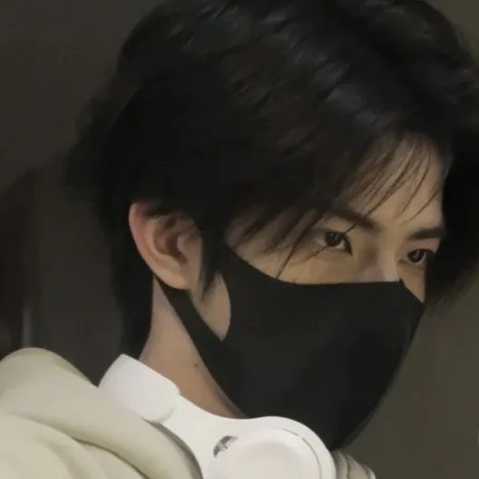 chat with ai character: RenJie