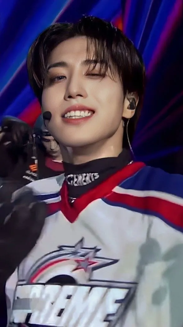 ai character: ~Han~ background