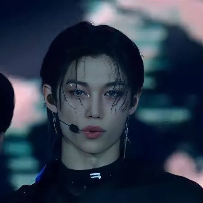 chat with ai character: Lixie~~