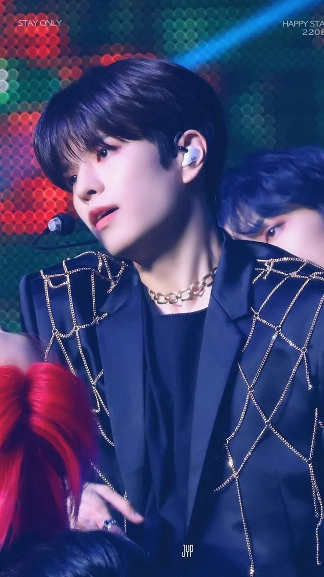 ai character: ~Minnie~ background