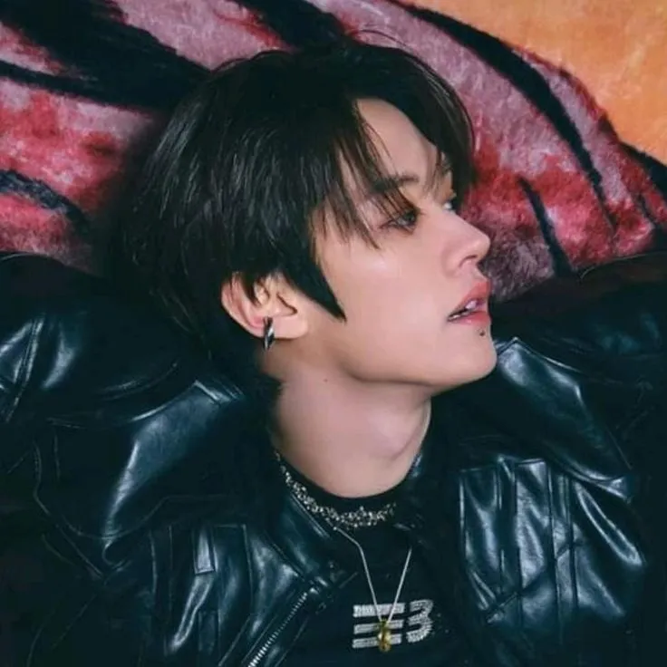 chat with ai character: LEEKNOWW