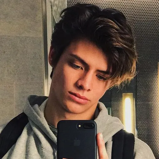 chat with ai character: Noah