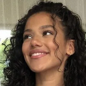 chat with ai character: Livia Roane