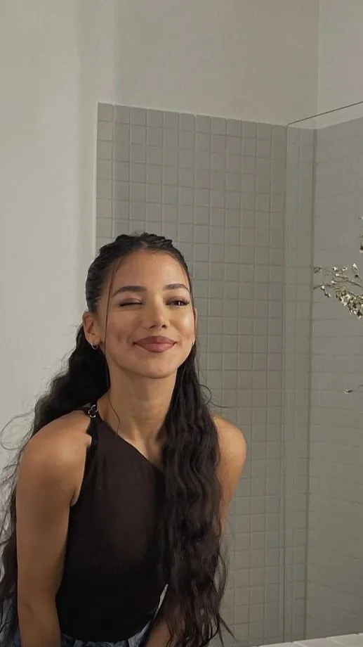 ai character: Romie Roane background