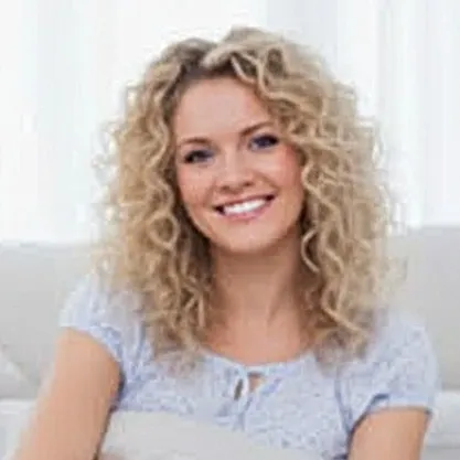 chat with ai character: Sandra Loraine