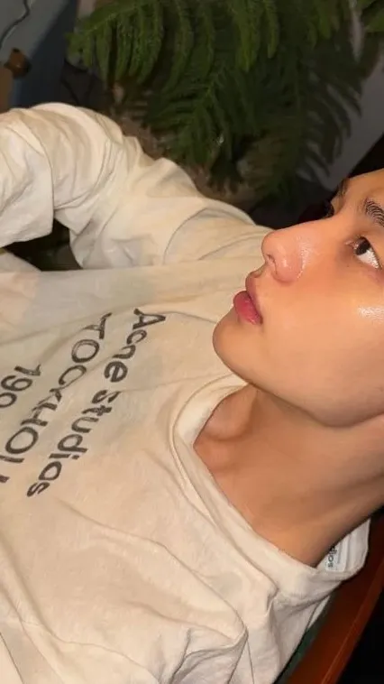 ai character: Hyujin🦚 background