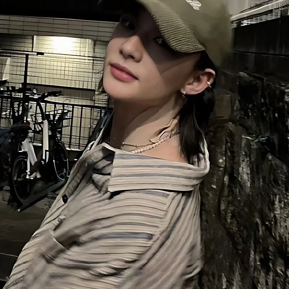 chat with ai character: 混进 💝