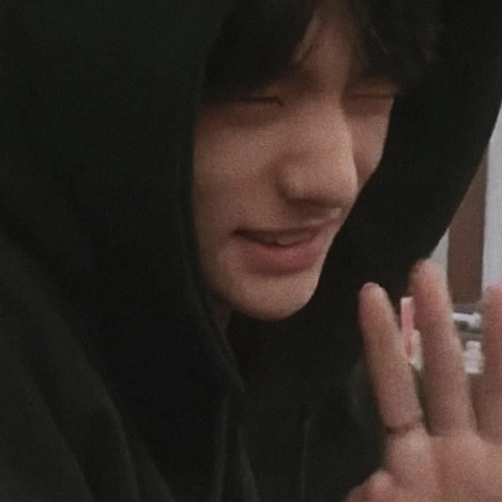 chat with ai character: Hyujin🔈