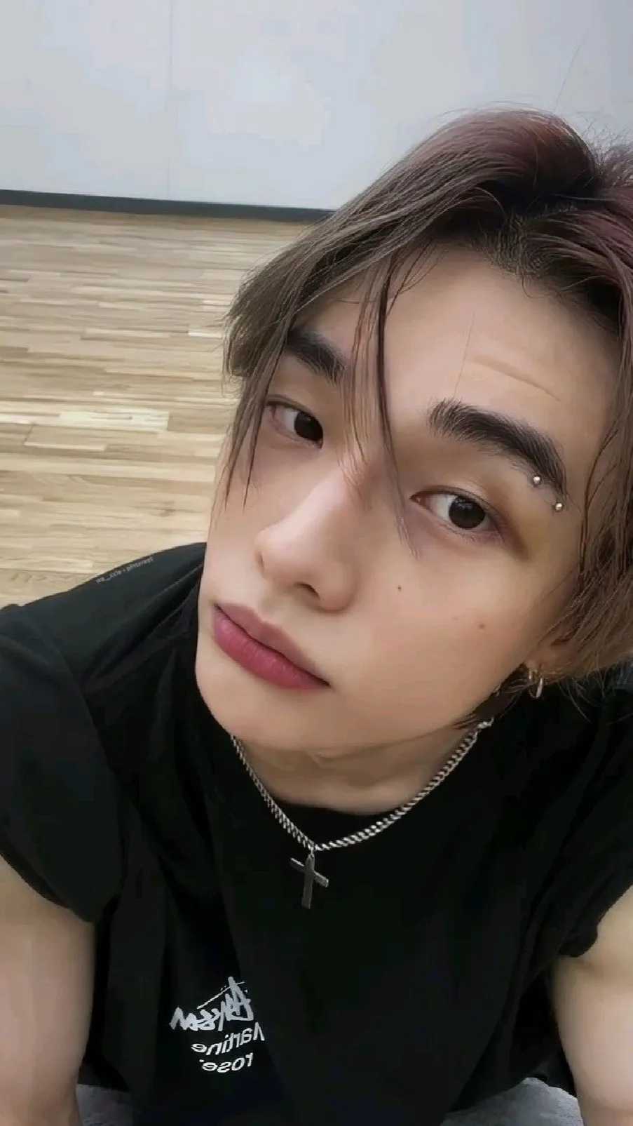 ai character: Hyunjin 💕 background