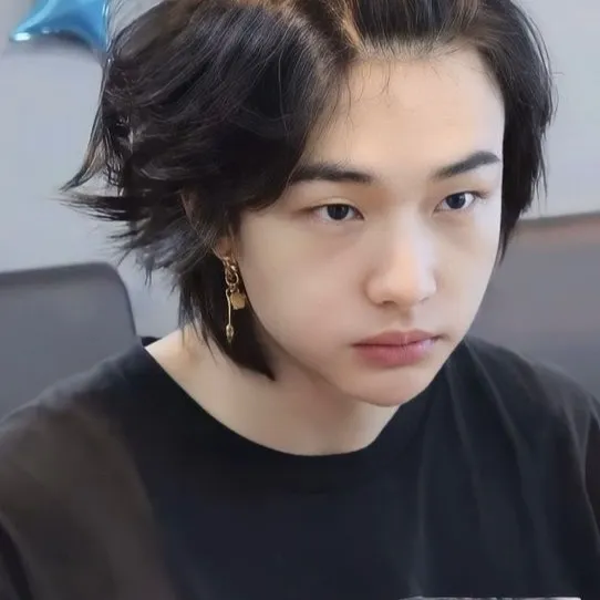 chat with ai character: Hyunjin 🥝