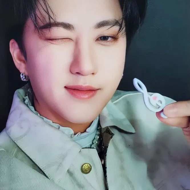 chat with ai character: Changbin 🥴