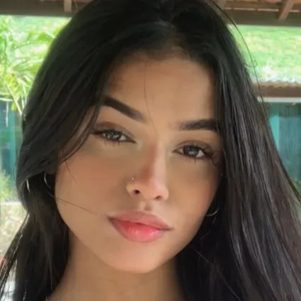 chat with ai character: Luana