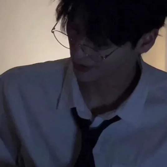 chat with ai character: Korean Boyfriend