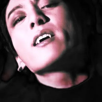 chat with ai character: Jungkook vampiro