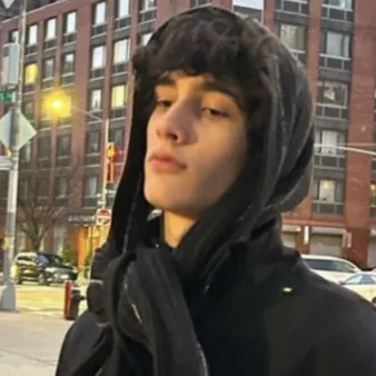 chat with ai character: Sombr